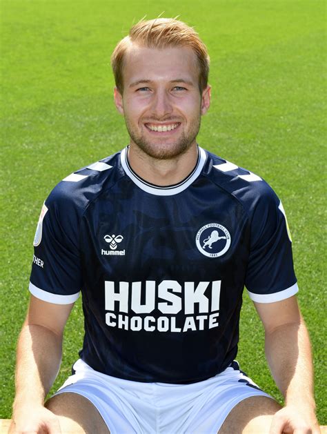 billy mitchell millwall girlfriend  Mitchell is a 24-year-old, 58-rated Centre